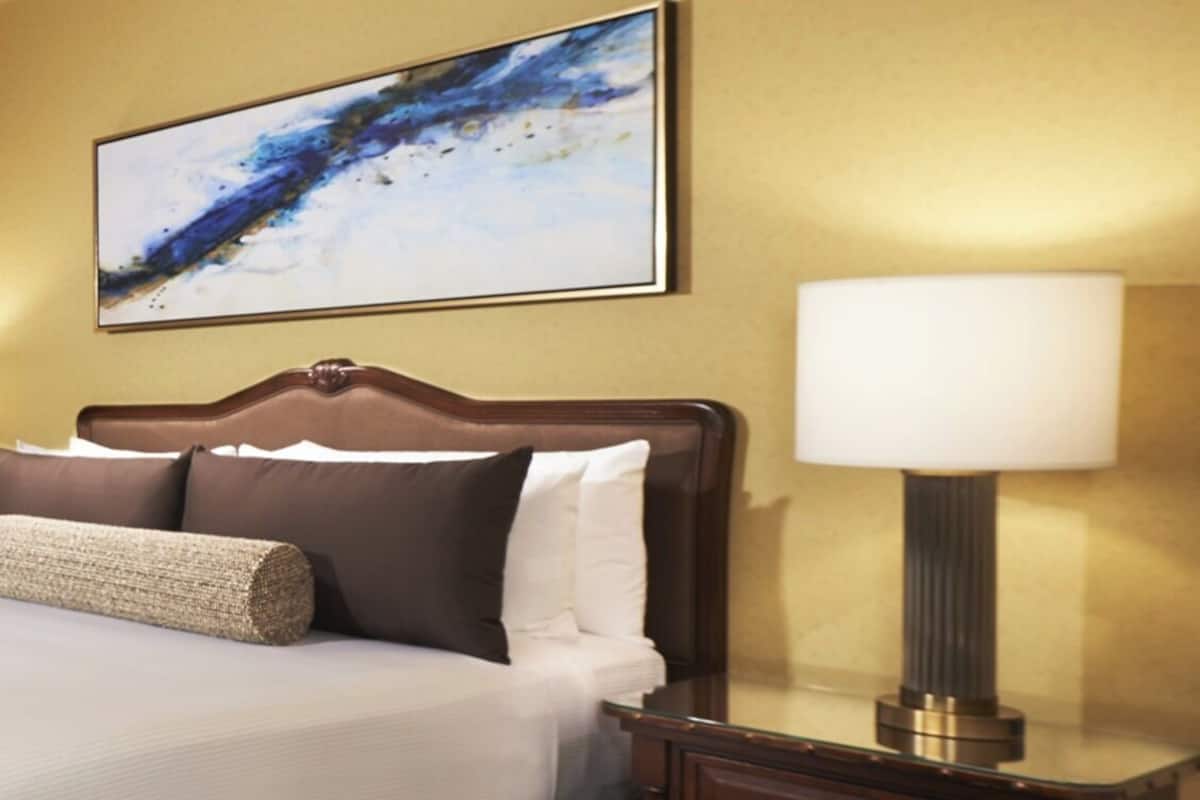 1 bedroom, premium bedding, pillowtop beds, in-room safe