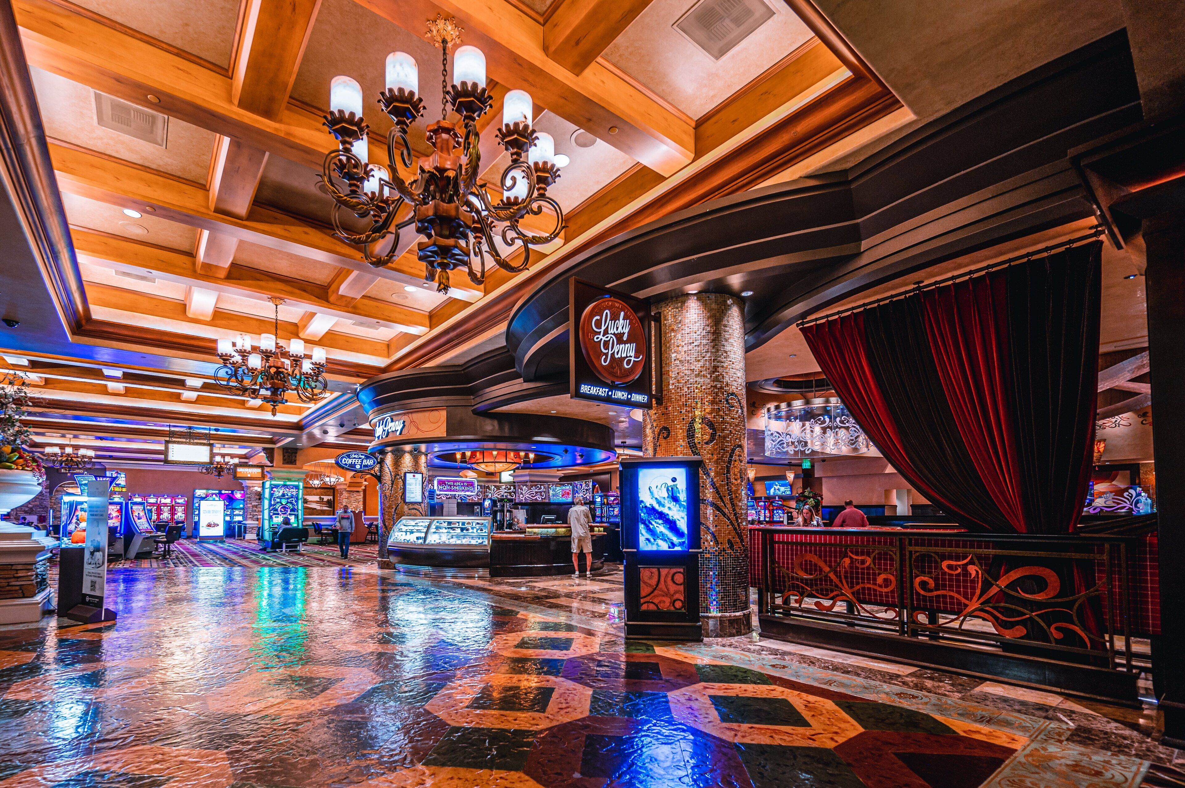 10 restaurants, breakfast, lunch, dinner served; mediterranean cuisine