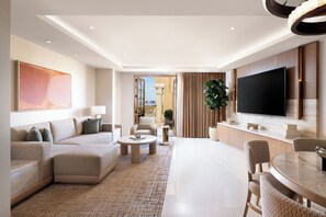 Luxury Patio Suite - Hearing Accessible - NEWLY REMODELED | Coin séjour | Station d'accueil iPod