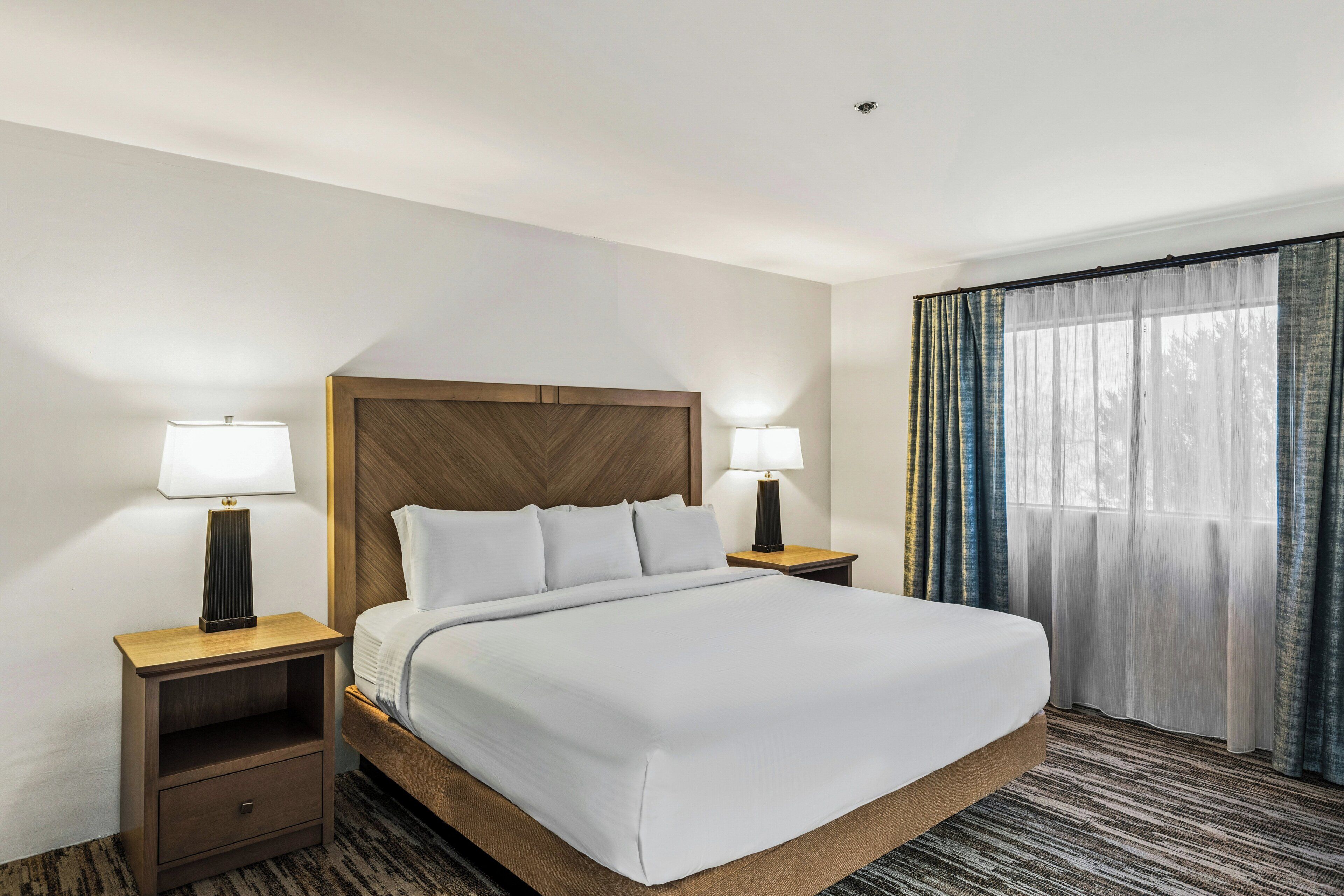 Hypo-allergenic bedding, iron/ironing board, free WiFi, bed sheets