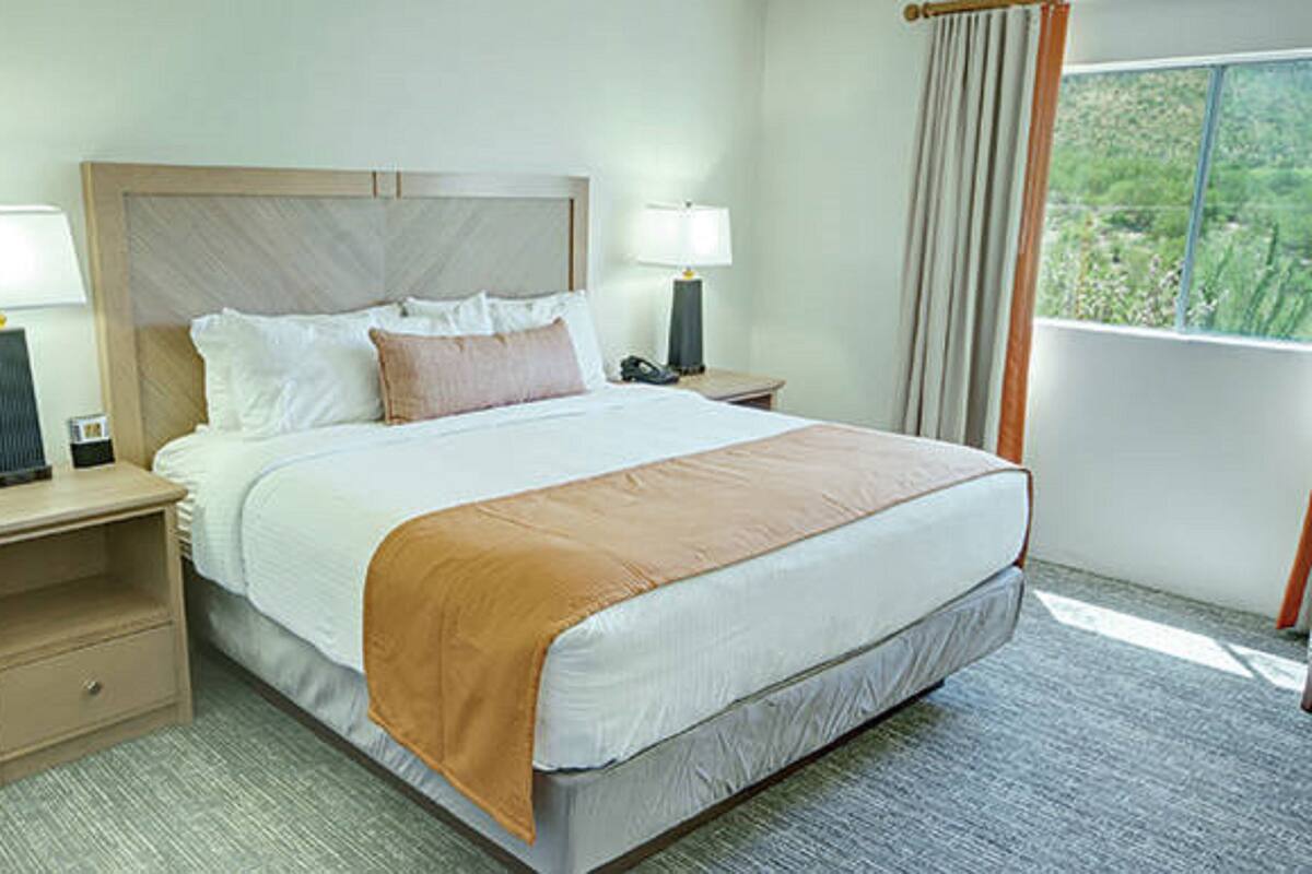 Hypo-allergenic bedding, iron/ironing board, free WiFi, bed sheets