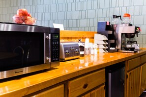 Free daily continental breakfast 