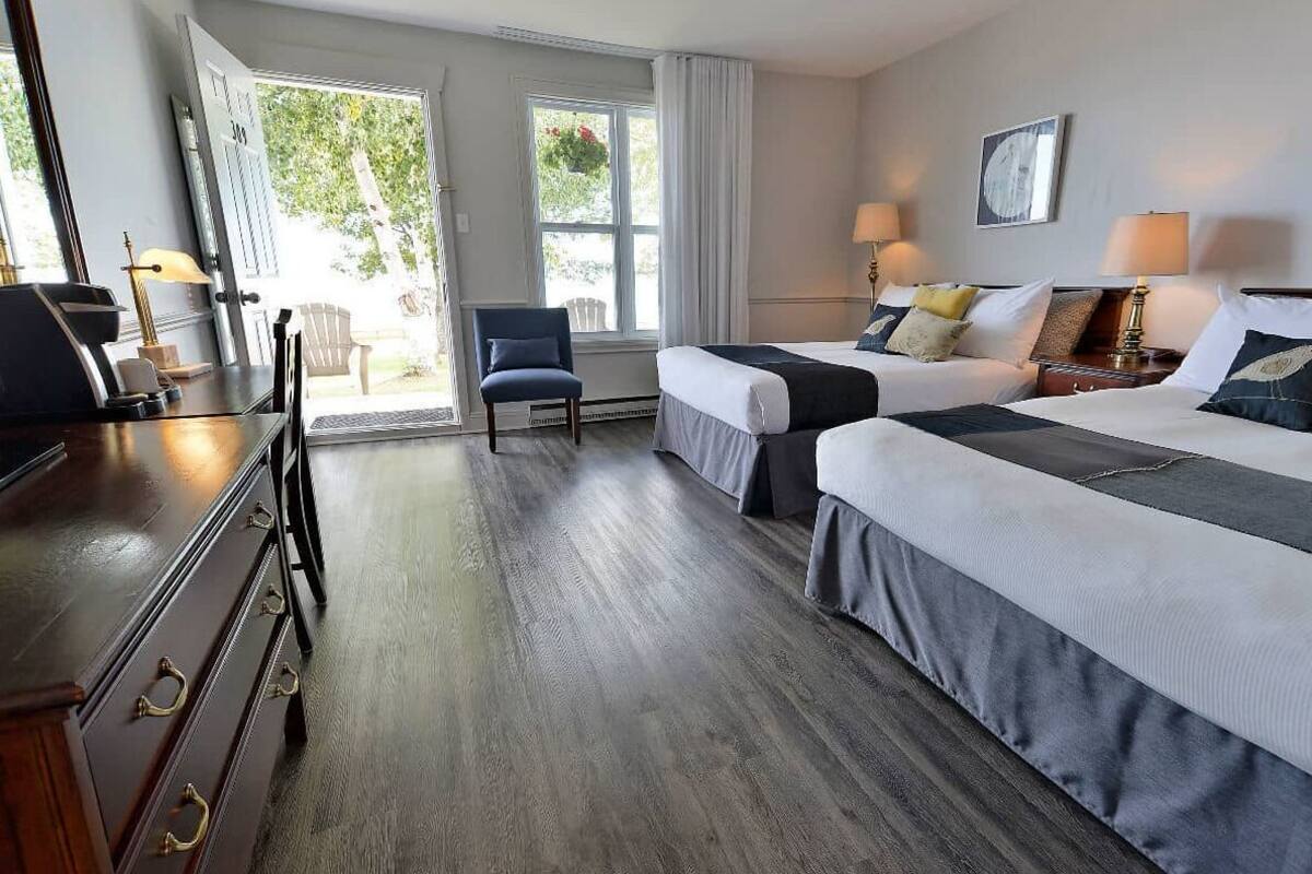 Vierpersoonskamer, Meerdere bedden (Motel) | Hypoallergeen beddengoed, verduisterende gordijnen, geluiddichte muren