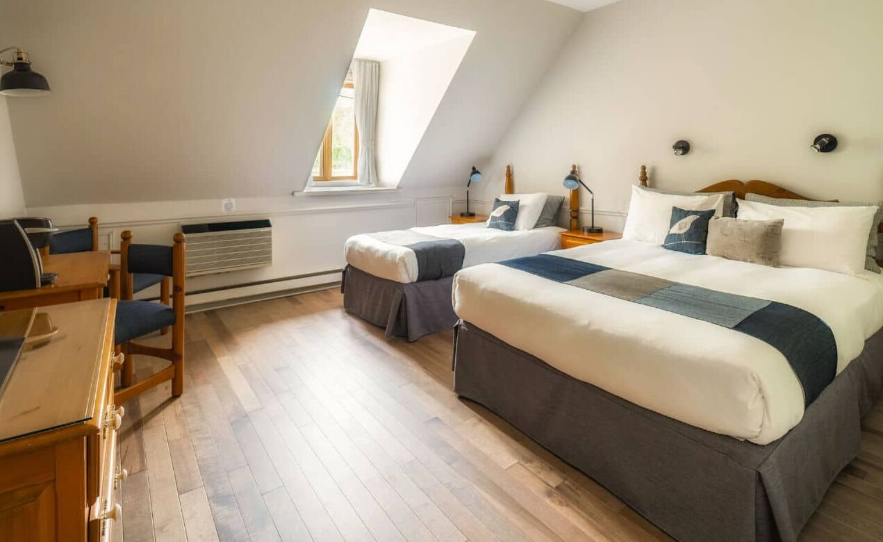 Literie hypoallergénique, rideaux occultants, chambres insonorisées