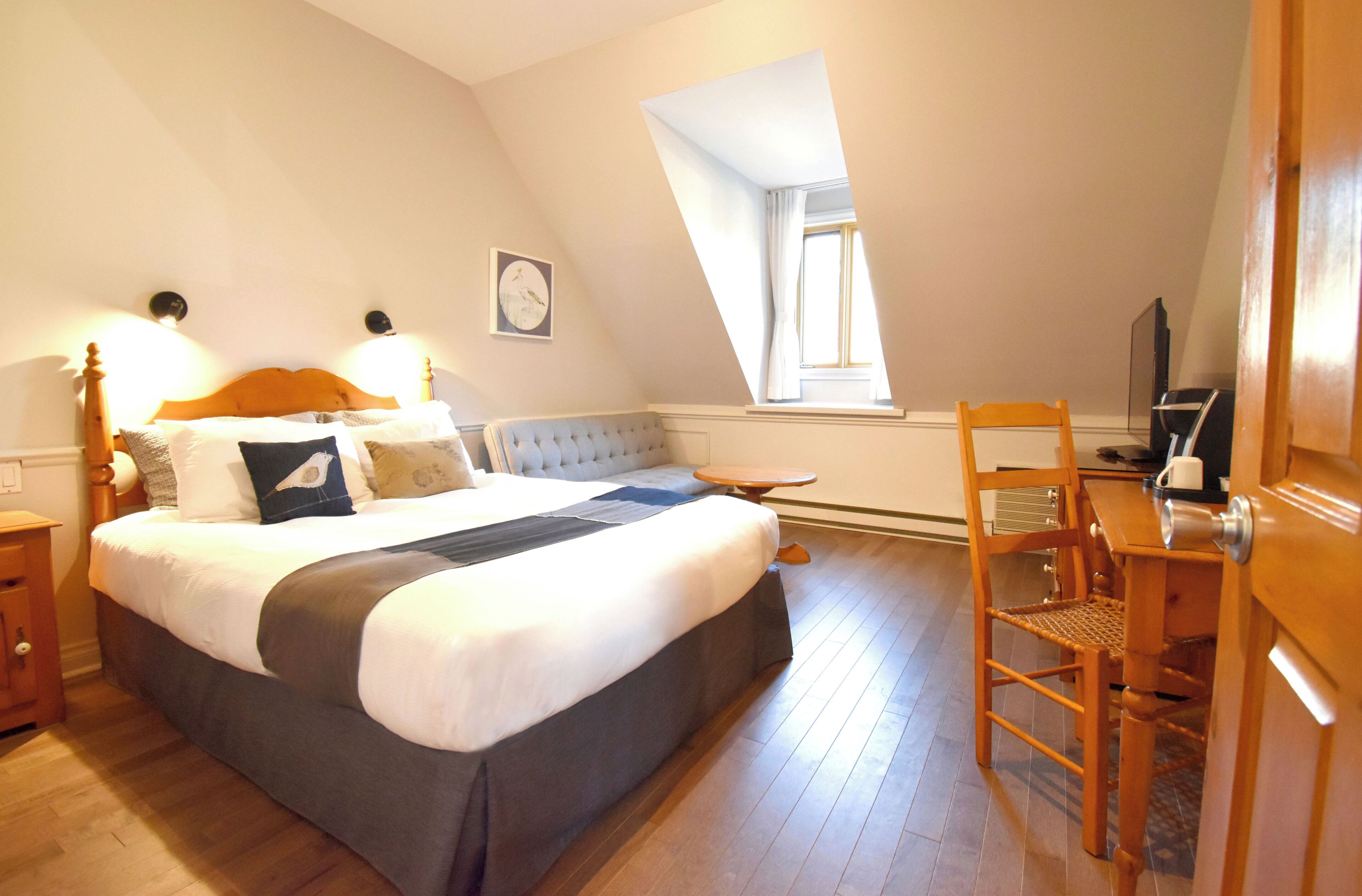 Literie hypoallergénique, rideaux occultants, chambres insonorisées