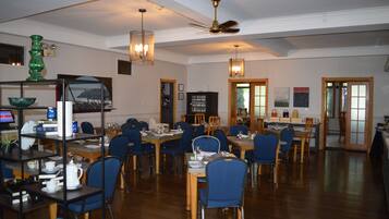 Daily buffet breakfast (CAD 23.95 per person)