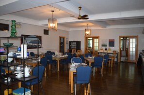 Tägliches Frühstücksbuffet (23.95 CAD pro Person)