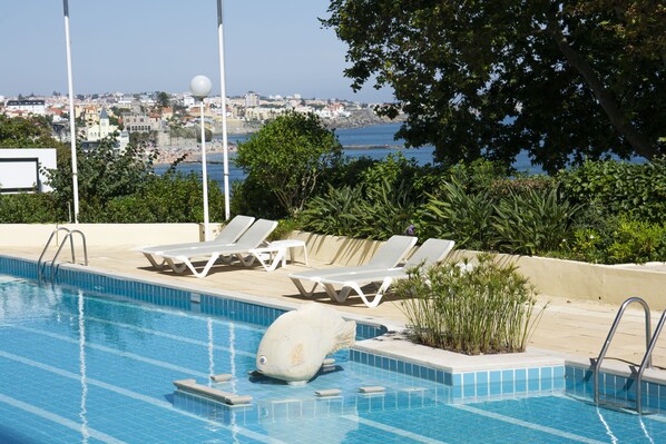 Außenpool, Liegestühle