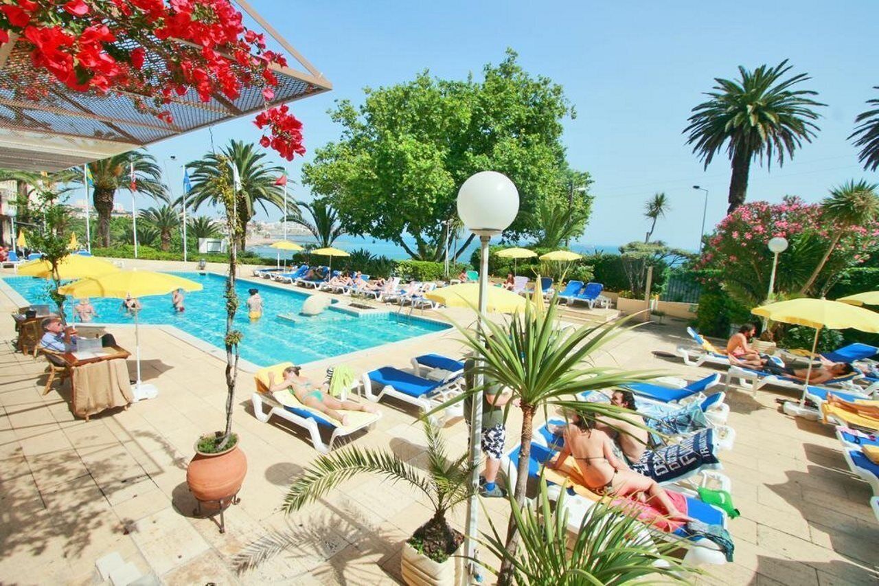 Außenpool, Liegestühle