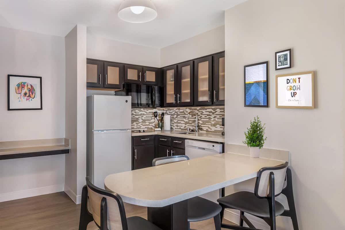 Suite, 1 Queen Bed with Sofa bed, Accessible (Mobility Tub One Bedroom) | Private kitchenette