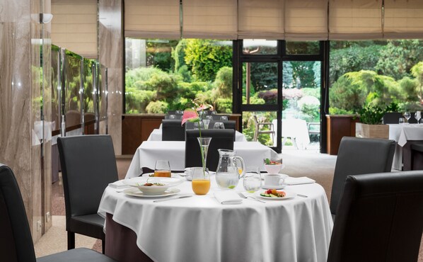 Breakfast, lunch, dinner served; Middle Eastern cuisine, garden views 