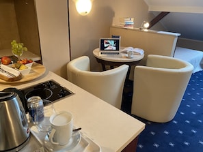 Business Single Room | Hypo-allergenic bedding, in-room safe, desk, laptop workspace - Booking Hotel & Spa (Kraków)