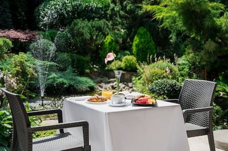 Colazione a buffet a pagamento, servita tutte le mattine . Booking Hotel & Spa