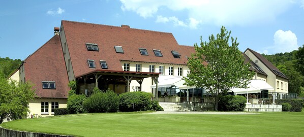 Front of property - Golf Hotel Resort Val De Sorne (Moiron)