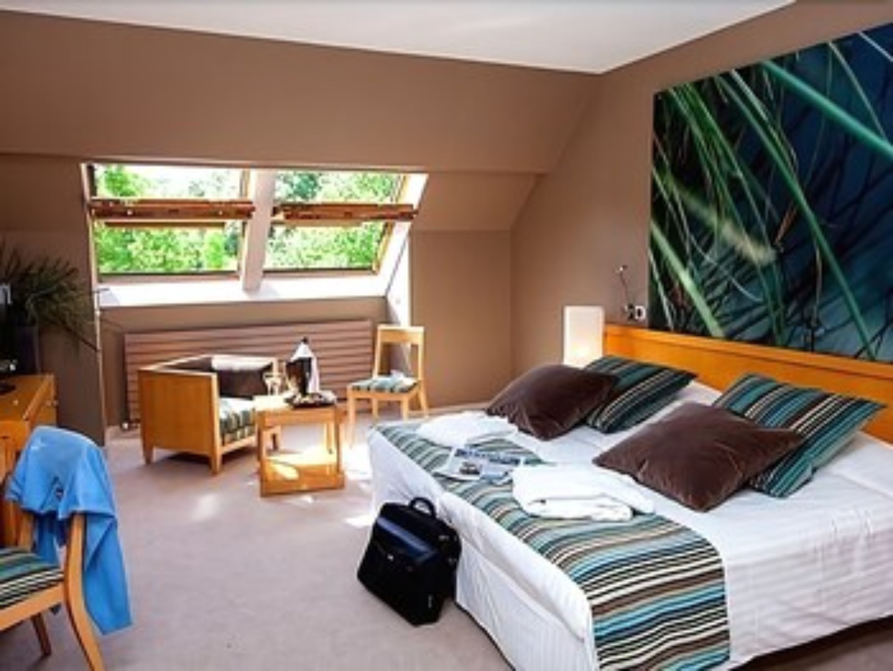 Twin kamer | Een bureau, geluiddichte muren, gratis wifi