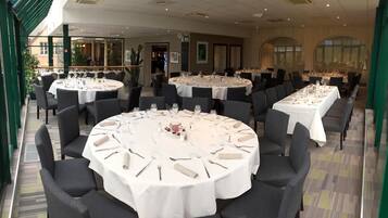 Daily buffet breakfast for a fee