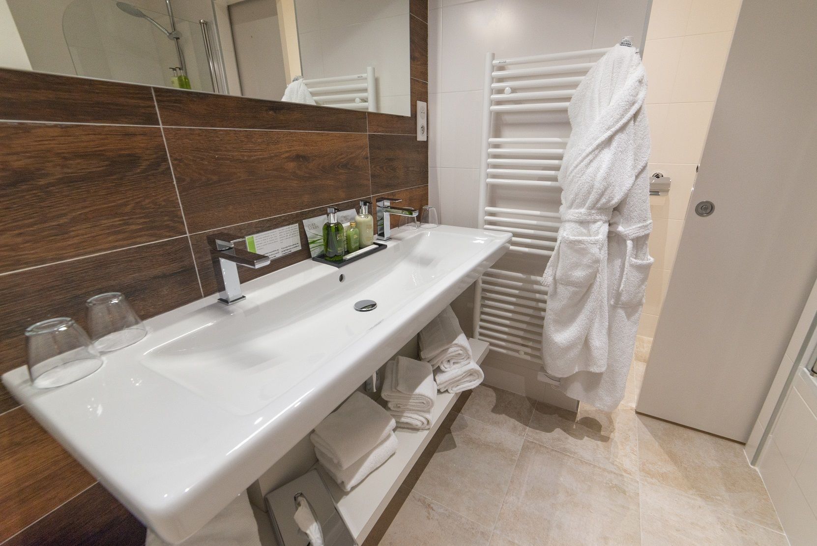 suite, 3 bedrooms, river view | 3 bedrooms, minibar, in-room safe, blackout curtains