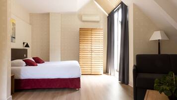 Junior Room | 3 bedrooms, minibar, in-room safe, blackout drapes