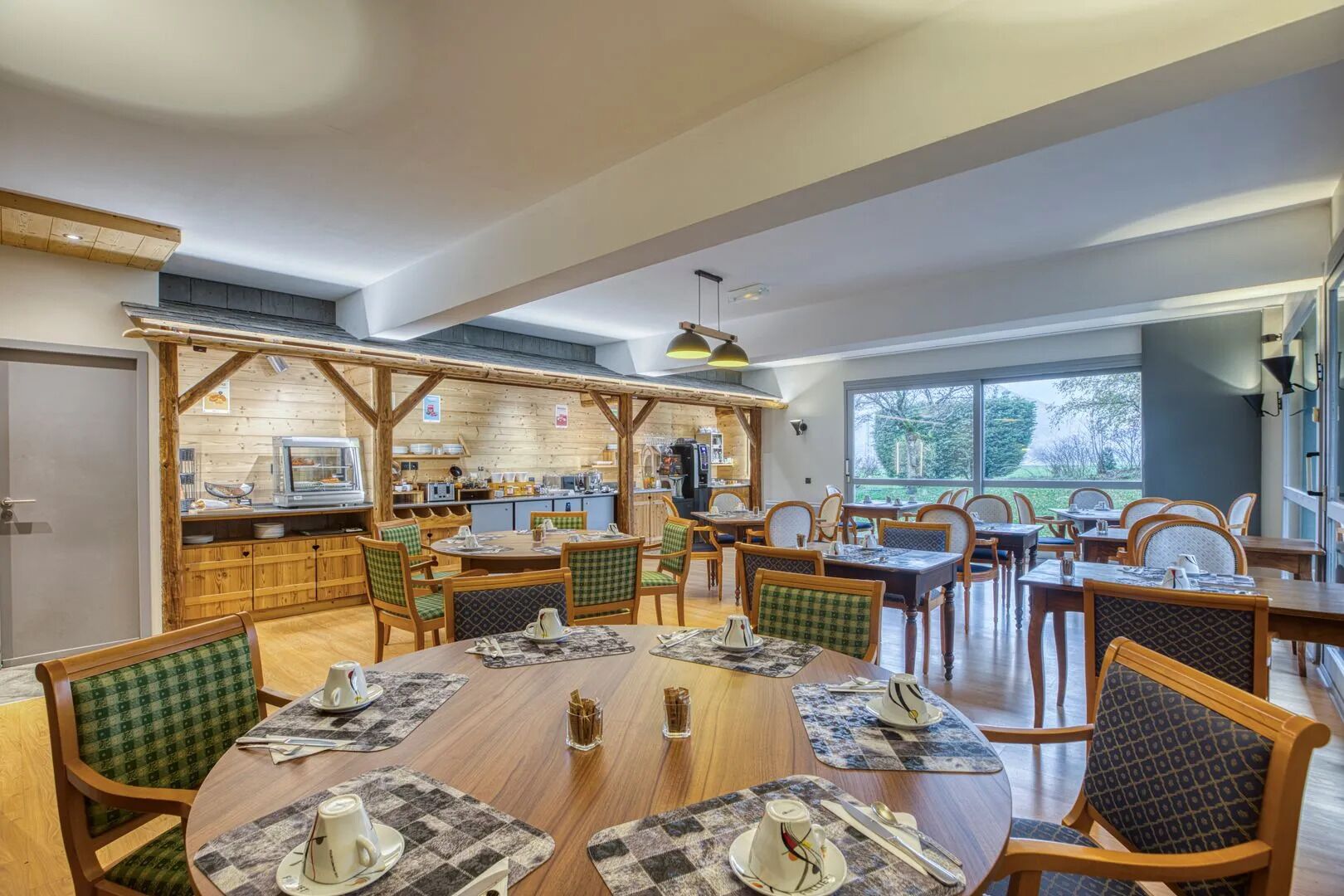 Daily buffet breakfast (EUR 16 per person)