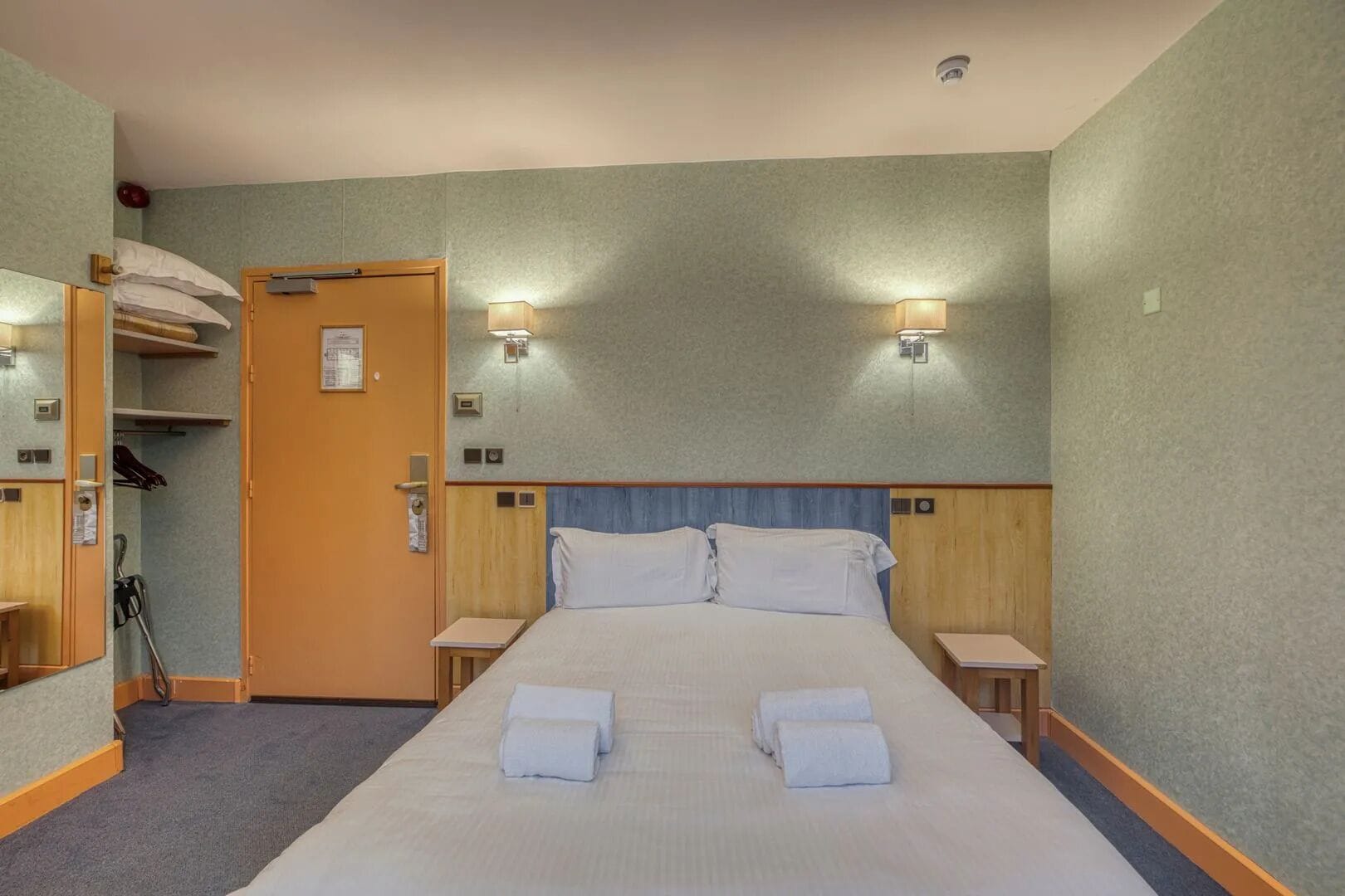 Standard dubbelrum - tillgänglighetsanpassat | Sängtillbehör av högsta kvalitet och minibar