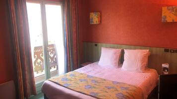 舒適雙人房 | 高級寢具、迷你吧、客房內保險箱、書桌