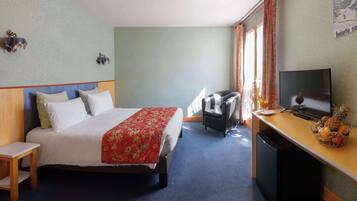 高級寢具、迷你吧、客房內保險箱、書桌