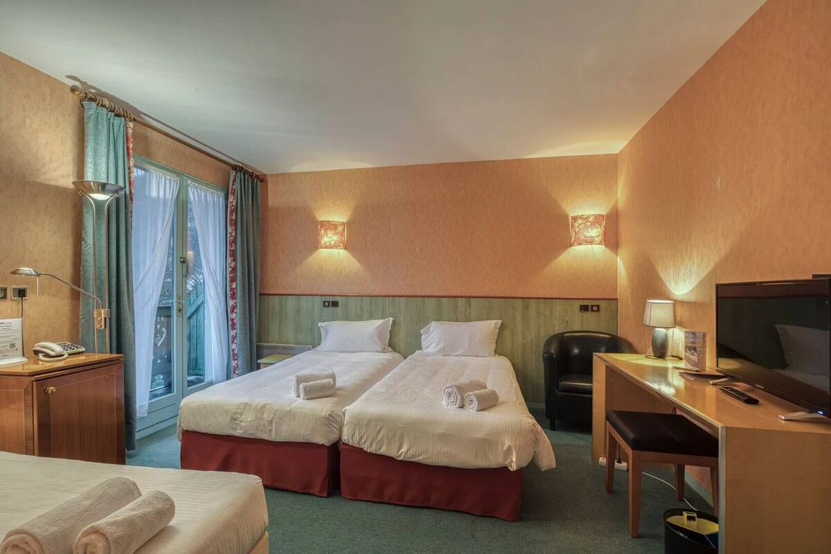 Premium bedding, minibar, in-room safe, desk