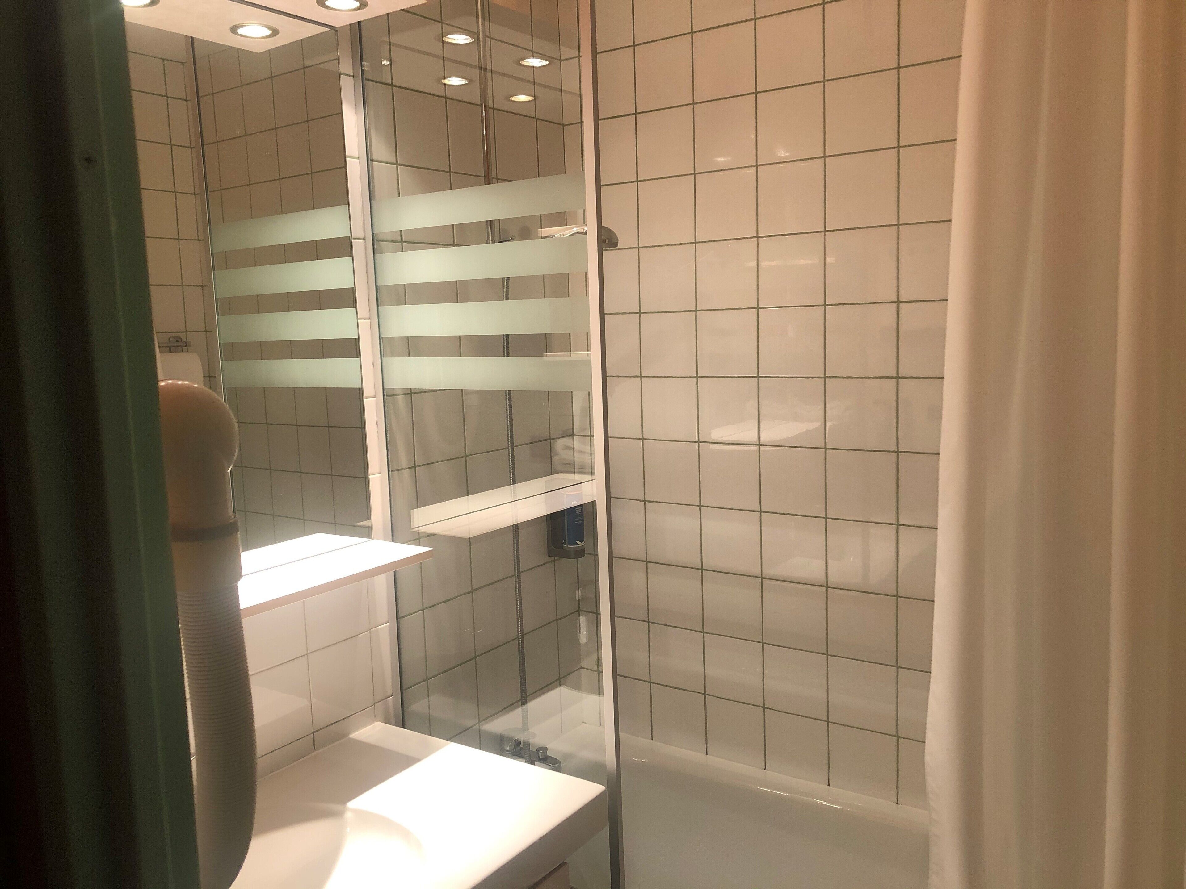 comfort double room | bathroom | free toiletries, hair dryer, towels, soap