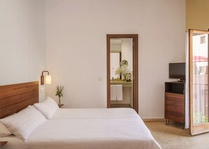 Comfort tweepersoonskamer | Luxe beddengoed, donsdekens, een minibar, een kluis op de kamer