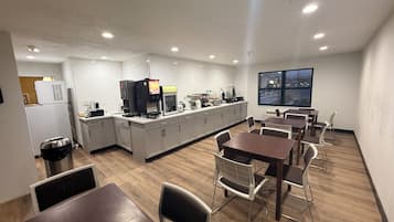 Free daily continental breakfast