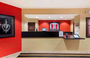 Lobby - MainStay Suites Rochester South Mayo Clinic (Rochester)