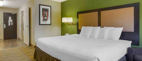 Escritorio, wifi gratis y ropa de cama