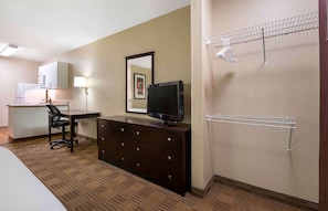Studio, 2 Double Beds, Non Smoking | Desk, free WiFi, bed sheets