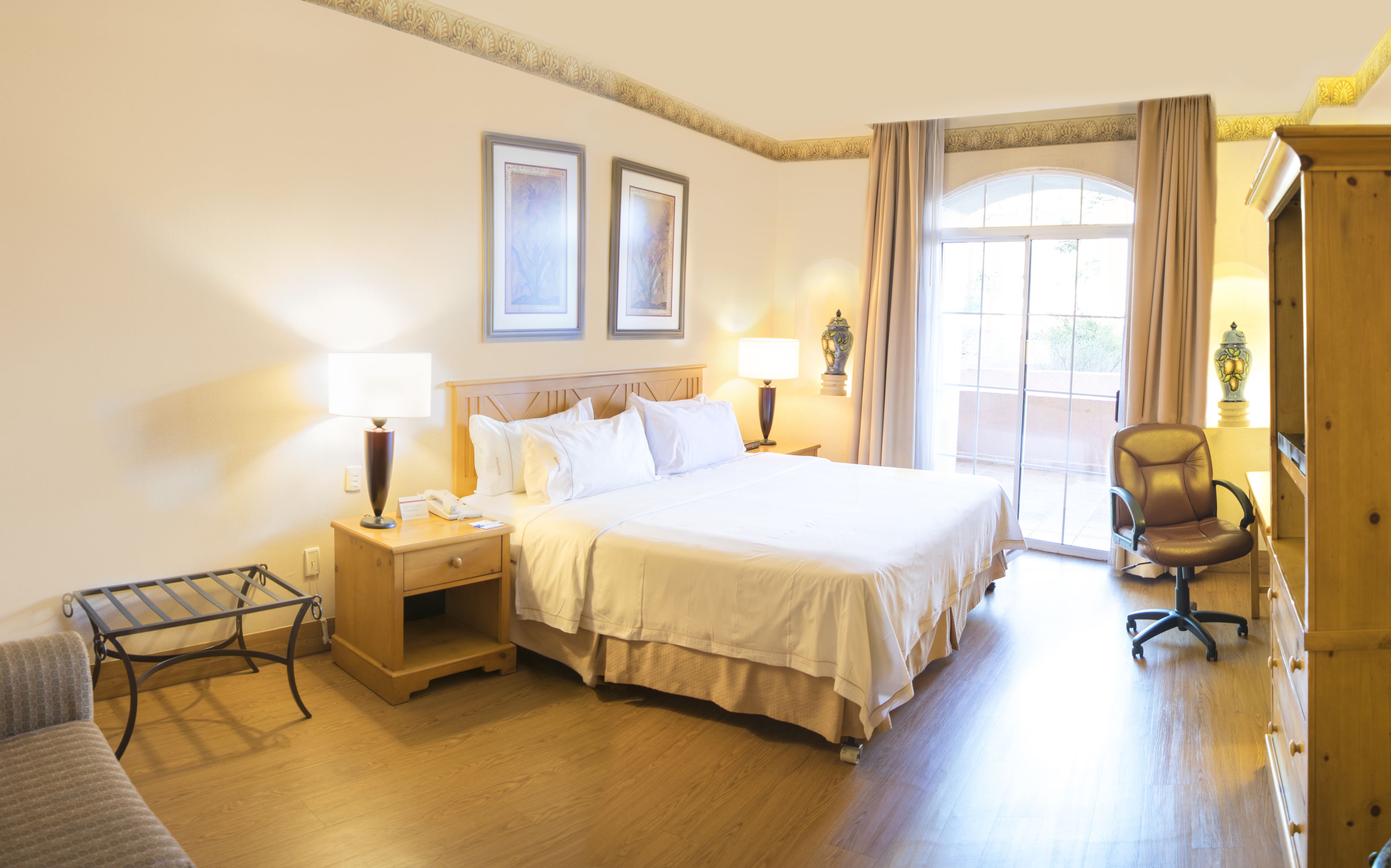 standard room, 1 king bed, accessible | in-room safe, desk, iron/ironing board, free wifi