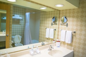 A bathroom with a large mirror, a sink, and a shower. - Holiday Inn Express Guanajuato by IHG (Guanajuato)