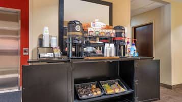 Café da manhã para viagem grátis todos os dias