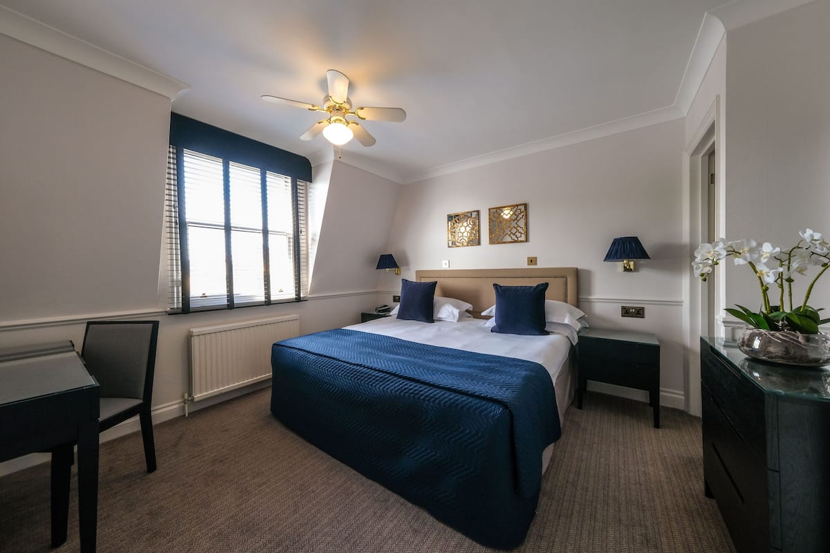 Standard Apartment, 3 Bedrooms | Egyptian cotton sheets, premium bedding, down duvets, pillow-top beds