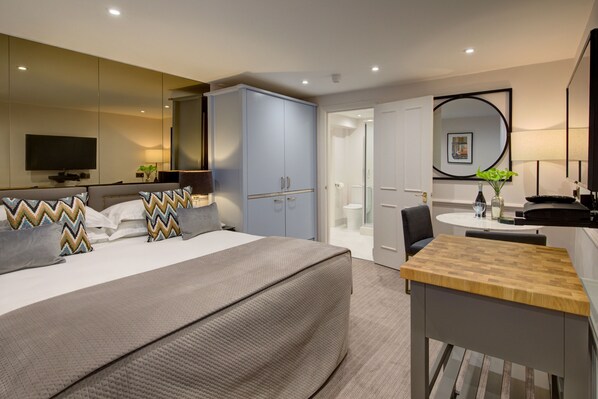 Standard Studio, Multiple Beds | Premium bedding, down comforters, pillowtop beds, in-room safe