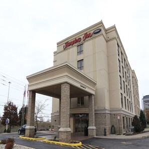 Exterior - Hampton Inn by Hilton Toronto-Mississauga West (Mississauga)