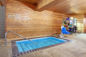 Indoor spa tub