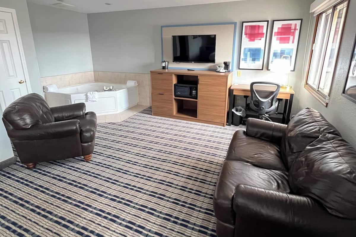 Studiosvit - 1 kingsize-säng - icke-rökare | Skrivbord, mörkläggningsgardiner, strykjärn/strykbräda och barnsängar