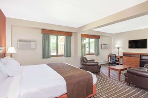 Studio Suite, 1 King Bed, Non Smoking | Desk, blackout drapes, iron/ironing board, free cribs/infant beds