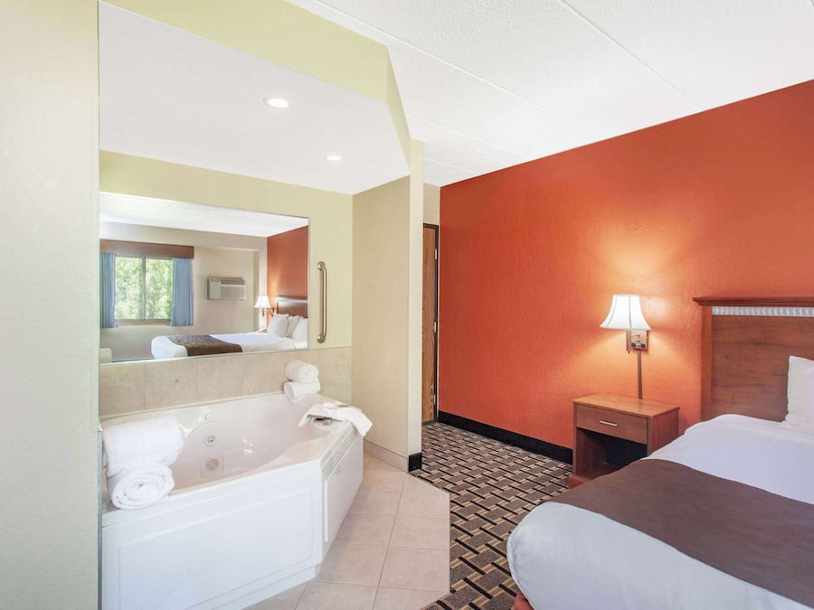 Studio Suite, 1 King Bed, Non Smoking | Desk, blackout drapes, iron/ironing board, cribs/infant beds