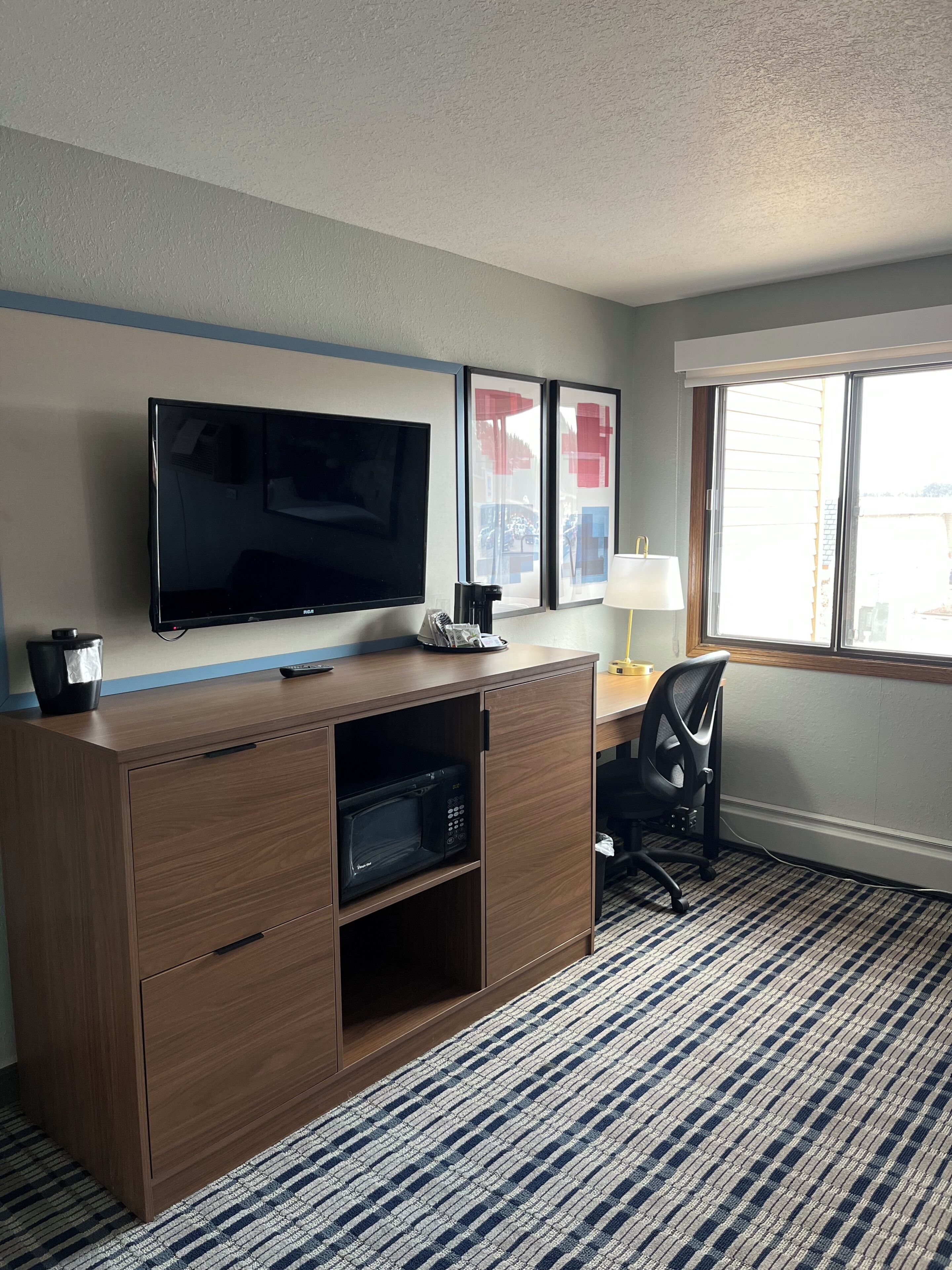 Studio Suite, 1 King Bed, Non Smoking | Desk, blackout drapes, iron/ironing board, cribs (surcharge)