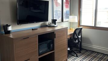 Studio Suite, 1 King Bed, Non Smoking | Desk, blackout drapes, iron/ironing board, cribs (surcharge)