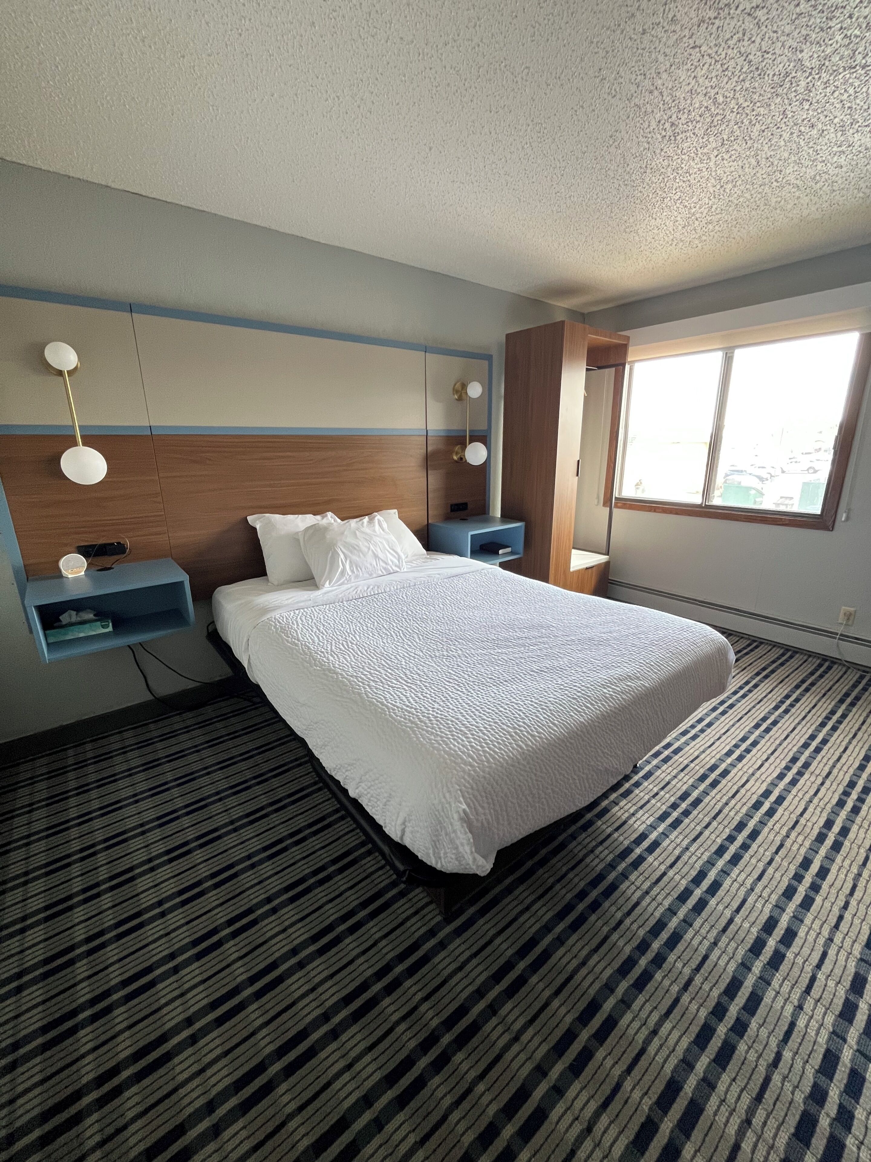 Rum - 1 queensize-säng - icke-rökare | Skrivbord, mörkläggningsgardiner, strykjärn/strykbräda och barnsängar