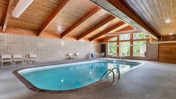Una piscina cubierta
