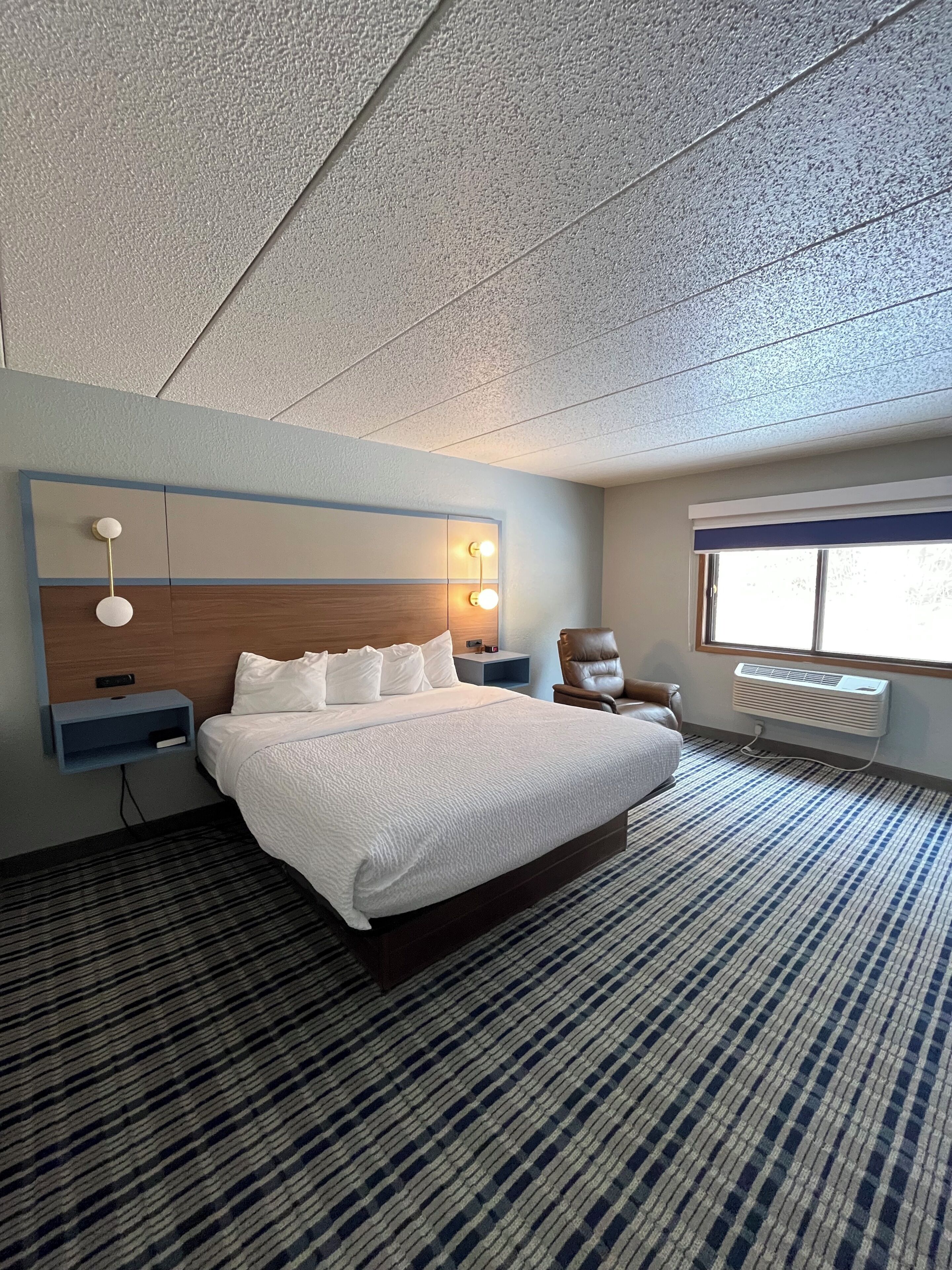 Rum - 1 kingsize-säng - icke-rökare | Skrivbord, mörkläggningsgardiner, strykjärn/strykbräda och barnsängar