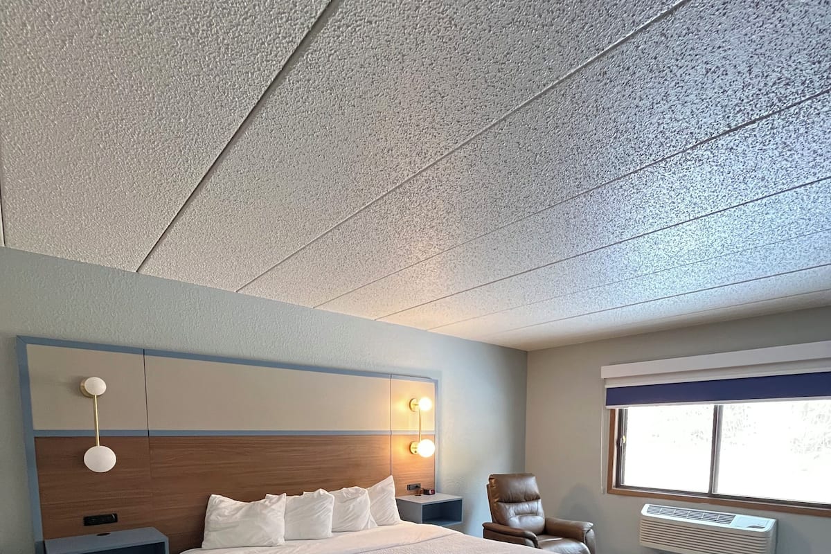 Rum - 1 kingsize-säng - icke-rökare | Skrivbord, mörkläggningsgardiner, strykjärn/strykbräda och barnsängar