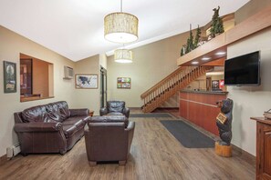 Lobby - AmericInn by Wyndham Cloquet (Cloquet)